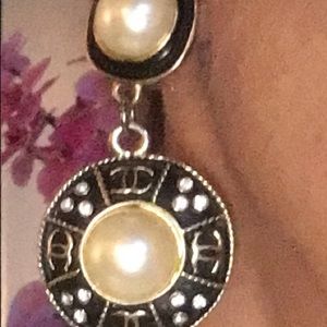 Vintage CHANEL Pearl Dangling Earrings